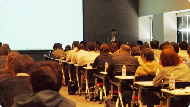 2011年11月開催の1回目のガイドラインセミナー。新宿NSビルに281名集まっていただきました。